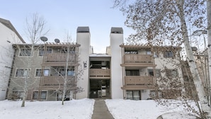 A multi-story residential building with balconies and satellite dishes. - C305 W Beaver Creek Blvd 2 Bedroom Condo by RedAwning (Avon)