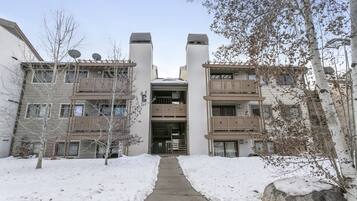 Condo, 2 quartos | Fachada