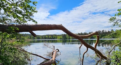 Ost-Nostalgie im Hüttendorf (Alleinnutzung) - geführte Yacht Tour inklusiv