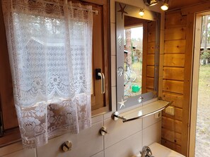 Combined shower/bathtub, hair dryer, towels, soap