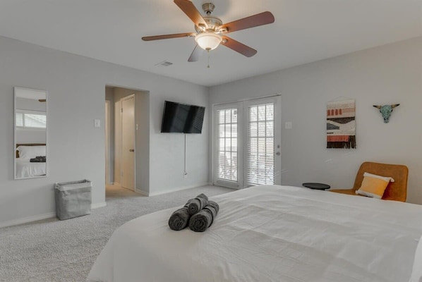 5 habitaciones, tabla de planchar con plancha, wifi y ropa de cama