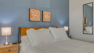 5 bedrooms, iron/ironing board, WiFi, bed sheets