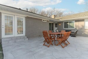 تناول الطعام بالخارج