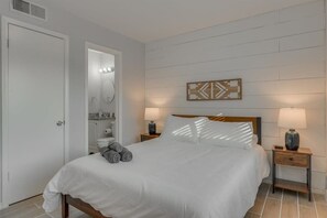 5 bedrooms, iron/ironing board, WiFi, bed sheets