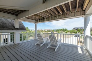 Terrace/patio - Atlantic Paradise - Southern Shores,  87 Yds to Beach, Pool, Hot Tub, Tiki Bar, Foosball (Southern Shores)