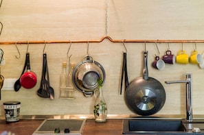 Appartement (Apartments Eos & Vespera - One Bedroo) | Cuisine privée | Réfrigérateur, plaque de cuisson, bouilloire électrique