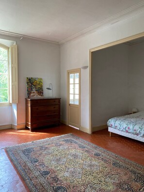 2 chambres, bureau, fer et planche à repasser, Wi-Fi gratuit