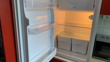 Exclusive Apartment | Private kitchen | Fridge, microwave, oven, stovetop