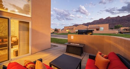 Moab Oasis | Near National Parks | Pool Hot Tub | Easy Parking