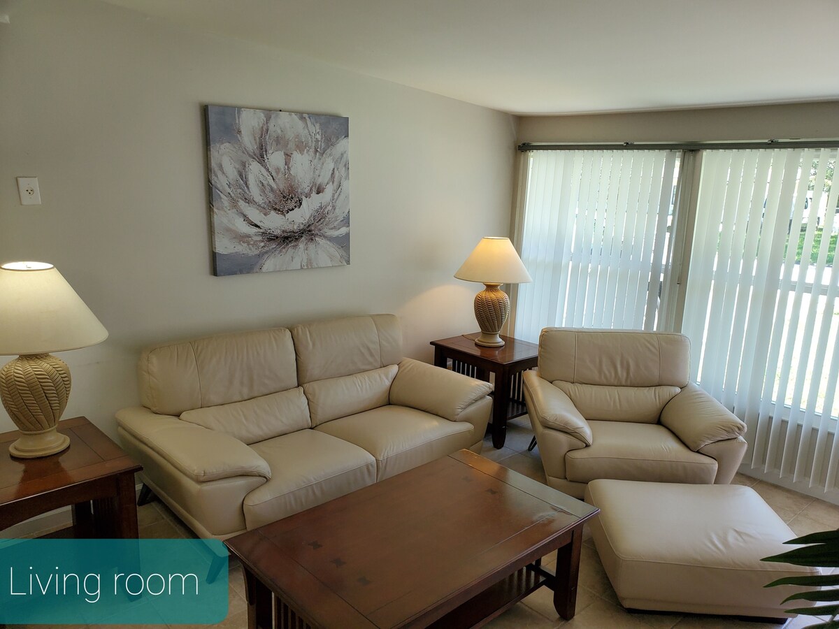 Mandarin Pearl Close to Everything!