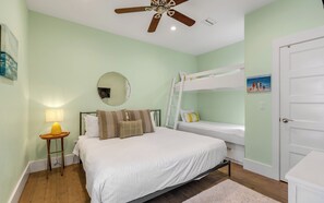 4 bedrooms, iron/ironing board, WiFi, bed sheets
