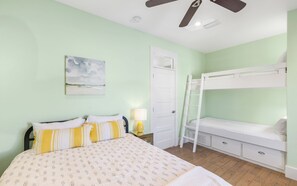 4 bedrooms, iron/ironing board, WiFi, bed sheets - Private Pool, LSV, Pet Friendly & Beach Access (Santa Rosa Beach)