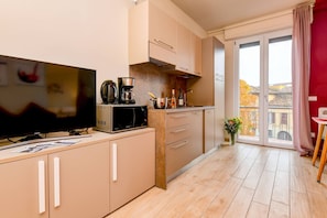 Fridge, microwave, stovetop, dishwasher