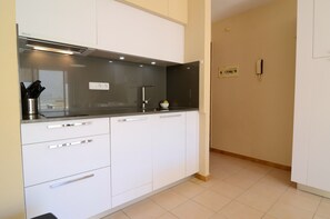Fridge, microwave, coffee/tea maker, toaster - SAN ENRIQUE B 2-2 (L'Escala)