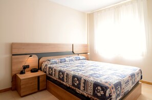 2 bedrooms, iron/ironing board, bed sheets