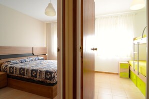 2 Schlafzimmer, Bügeleisen/Bügelbrett, Bettwäsche