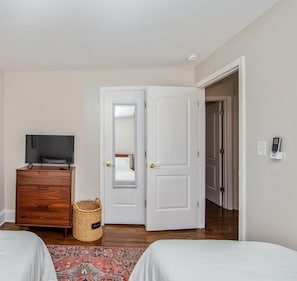 2 quartos, ferros/tábuas de passar roupa, Wi-Fi, roupa de cama