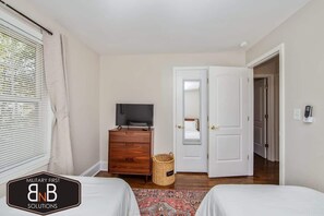 2 makuuhuonetta, silitysrauta/-lauta, Wi-Fi, vuodevaatteet