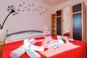 2 bedrooms, iron/ironing board, free WiFi