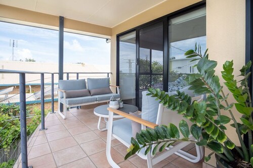 Stones Throw To Shelly Beach + Pet Friendly!