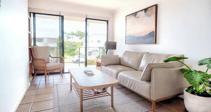 Stones Throw To Shelly Beach + Pet Friendly!