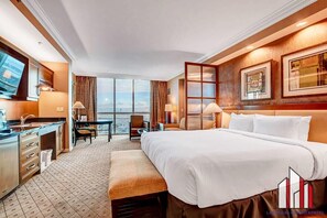 セーフティボックス (室内)、デスク、アイロン / アイロン台、WiFi (無料)