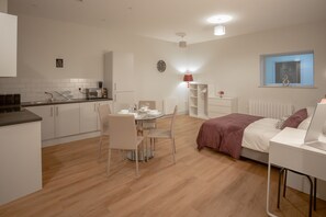Flat-screen TV - Apartment 2 Isabella House Hereford (Hereford)
