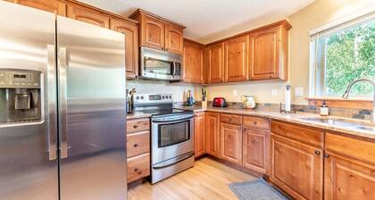 Short Walk to Lifts, Balcony w/ Panoramic Slope Views, Private Indoor Hot Tub