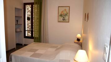 2 bedrooms, iron/ironing board, travel crib, free WiFi