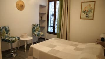 2 bedrooms, iron/ironing board, travel crib, free WiFi