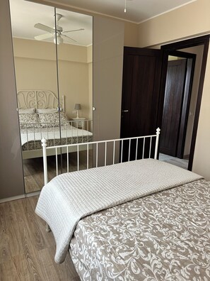 2 habitaciones, tabla de planchar con plancha y wifi gratis