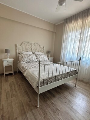 2 bedrooms, iron/ironing board, free WiFi, bed sheets