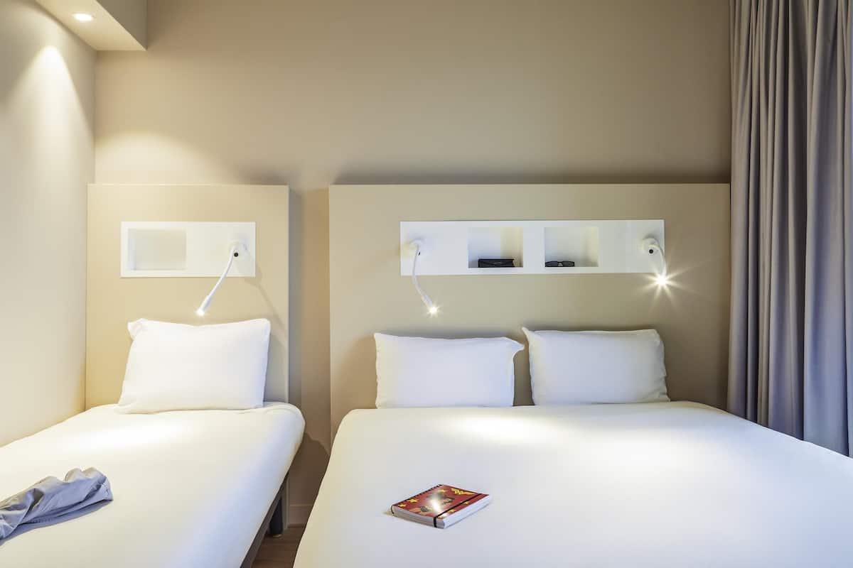 Chambre familiale | Rideaux dâobscurcissement, systĂšme dâinsonorisation