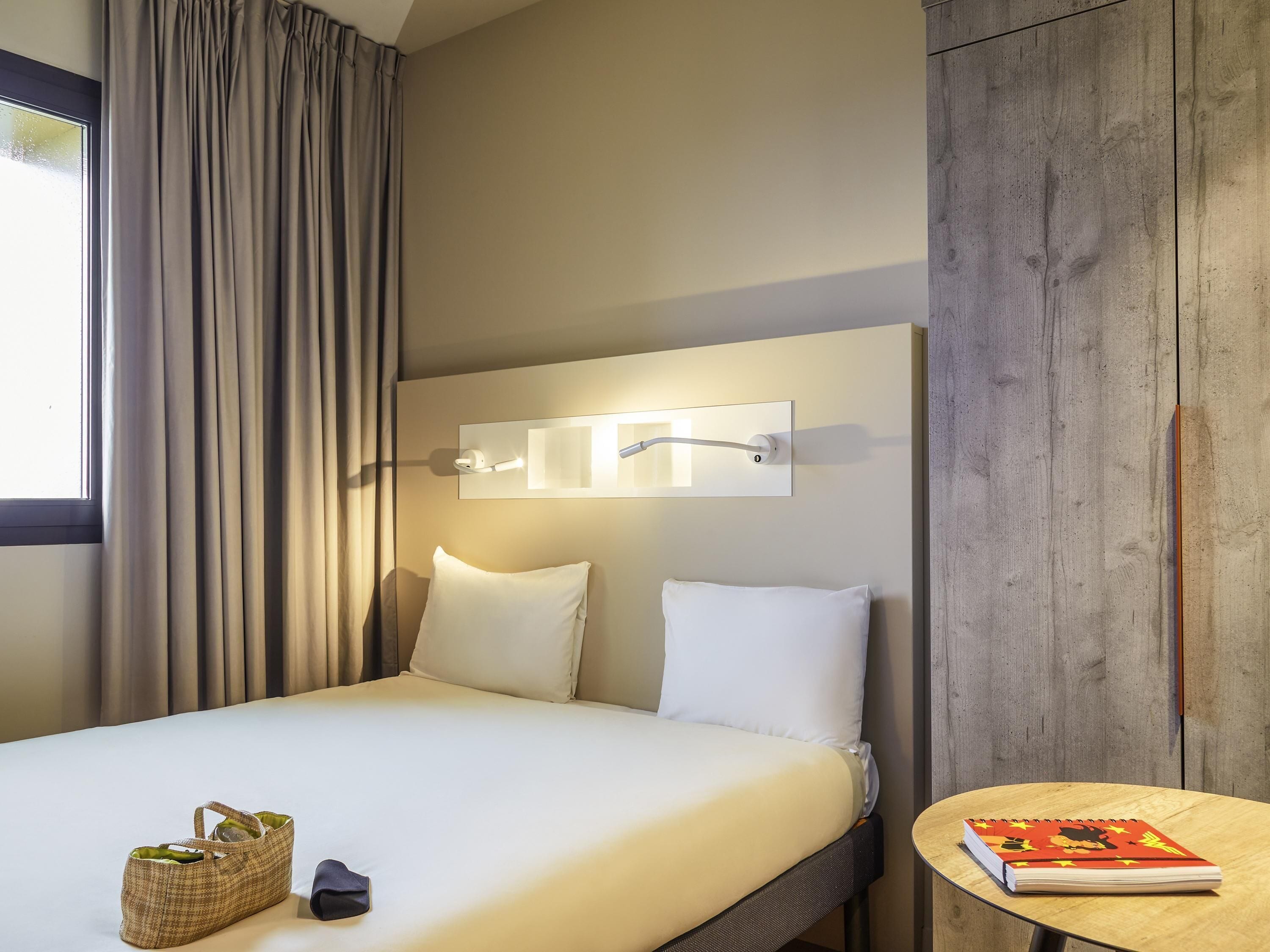 Chambre Triple Standard, plusieurs lits | Rideaux occultants, chambres insonorisées, fer et planche à repasser