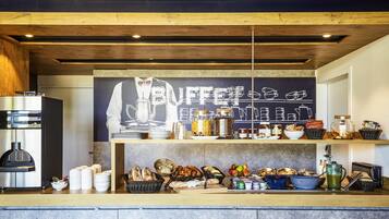 Sarapan prasmanan di hari kerja (EUR 9.90 per orang)