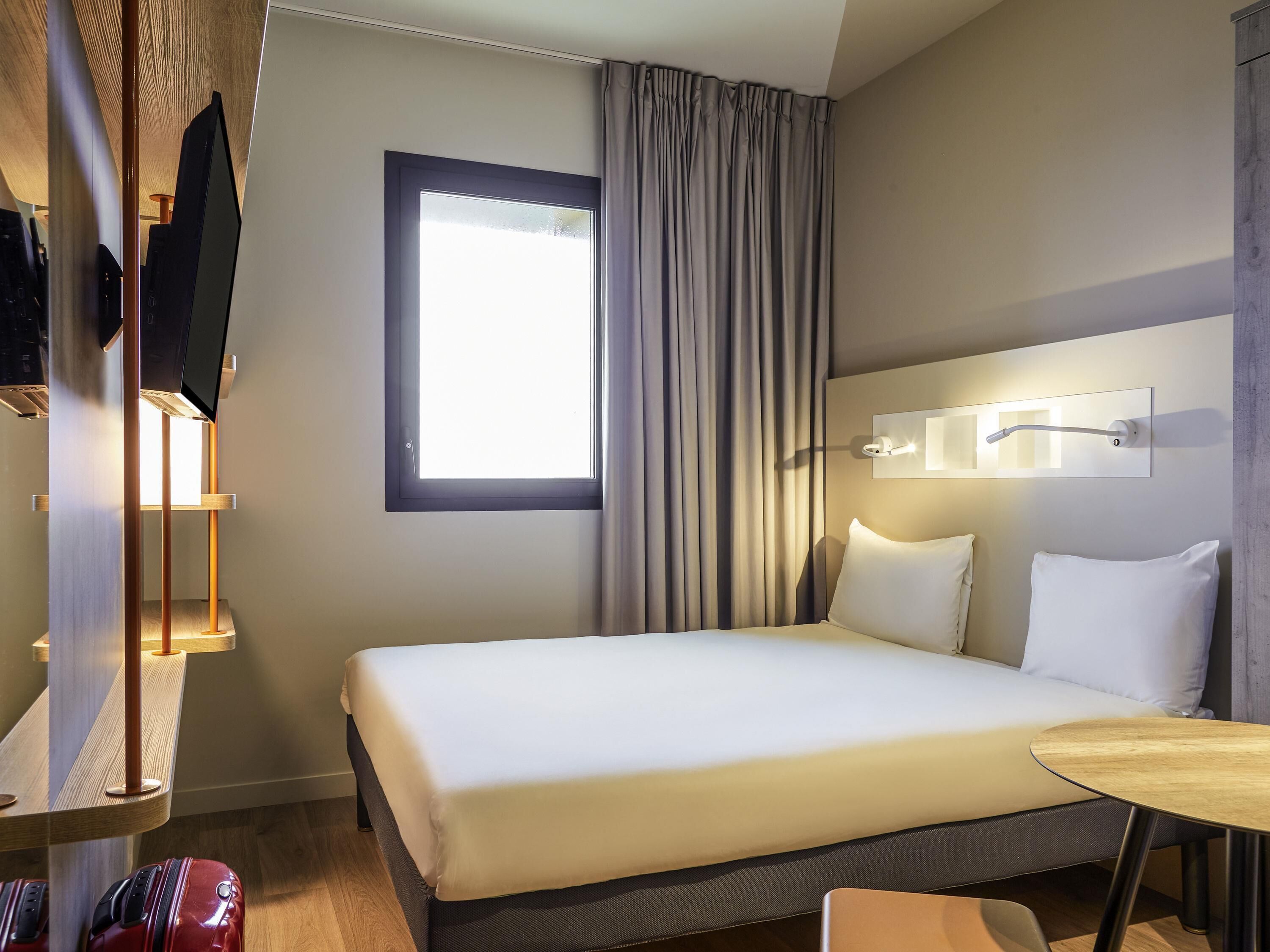 Standard-Dreibettzimmer, Mehrere Betten | Verdunkelungsvorhänge, schallisolierte Zimmer, Bügeleisen/Bügelbrett