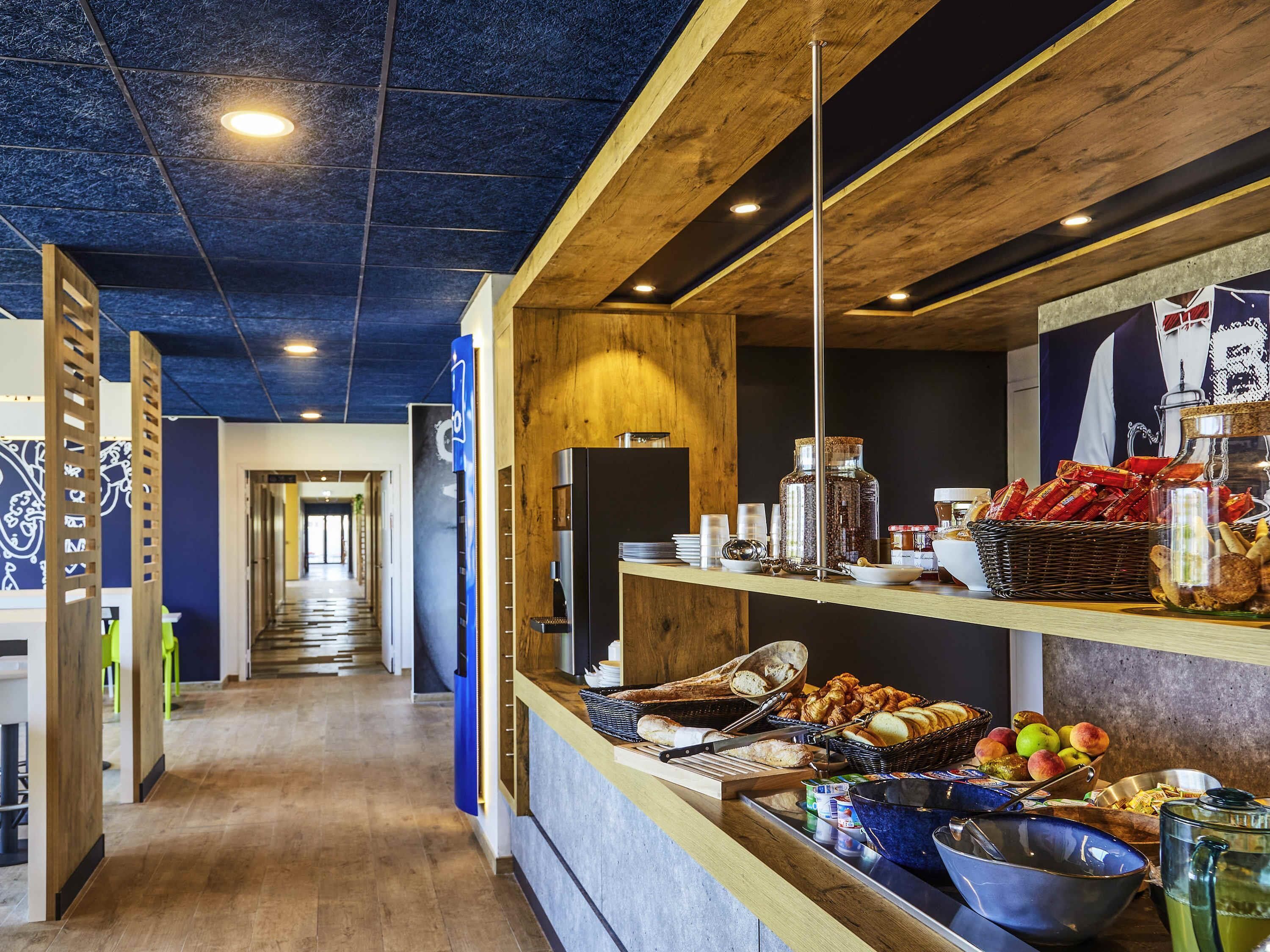 Buffet breakfast on weekdays (EUR 9.90 per person)