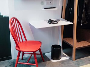 Standard Room, 2 Twin Beds | Desk, soundproofing, free WiFi, bed sheets
