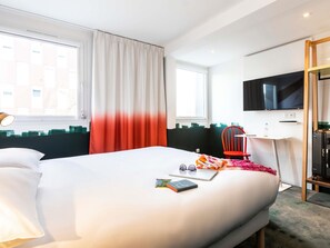 Desk, soundproofing, free WiFi, bed sheets - ibis Styles Thonon Les Bains Hotel (Thonon-les-Bains)