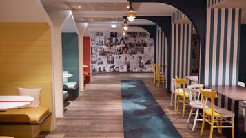 Daily buffet breakfast (EUR 13.50 per person)