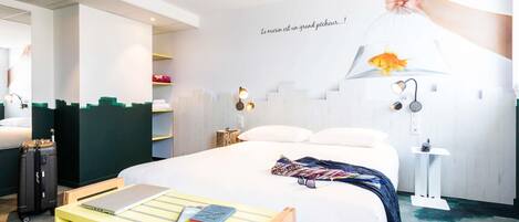 Een bureau, geluiddichte muren, gratis wifi, beddengoed