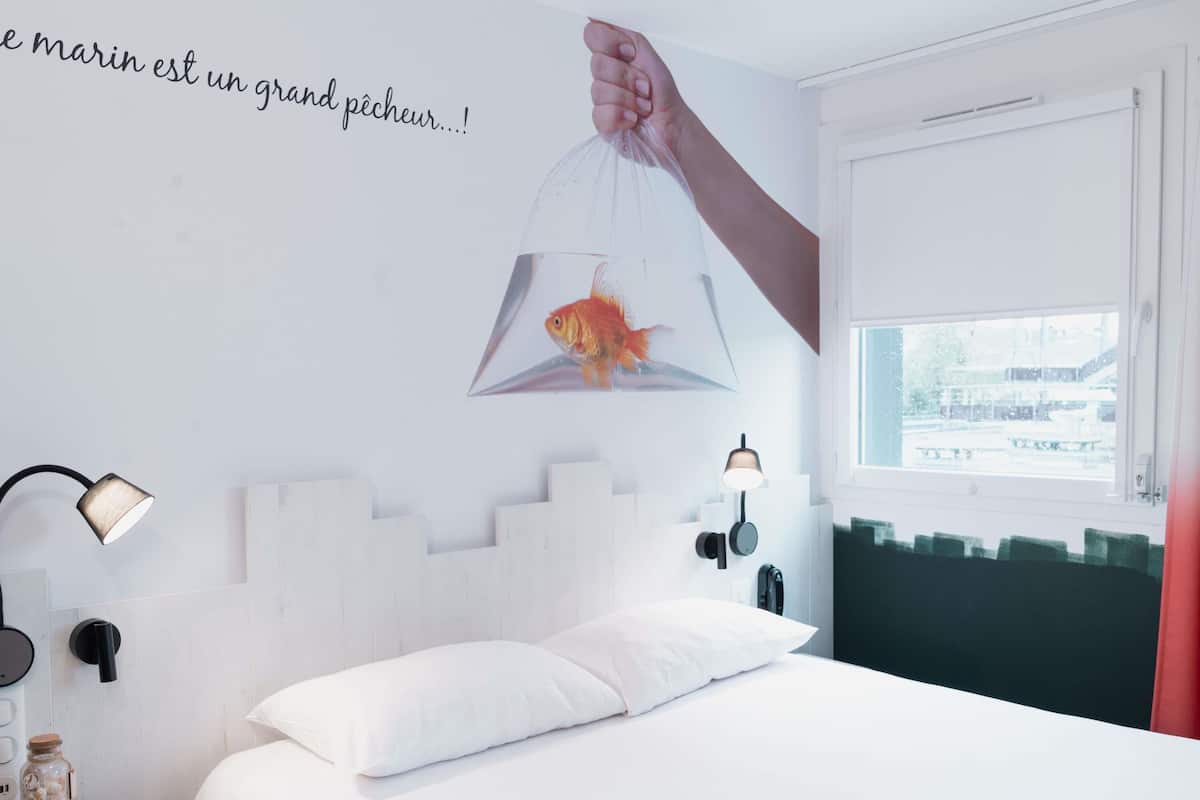 Standard Room, 1 Double Bed | Desk, soundproofing, free WiFi, bed sheets