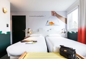 Standard Room, 2 Twin Beds | Desk, soundproofing, free WiFi, bed sheets