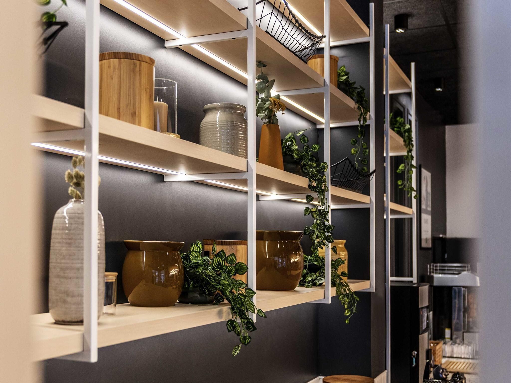 每日供应自助式早餐（每人 EUR 12）