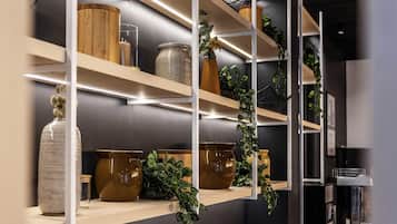 Sarapan bufet setiap hari (EUR 12 seorang)