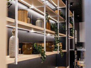 Petit déjeuner buffet (12 EUR par personne)