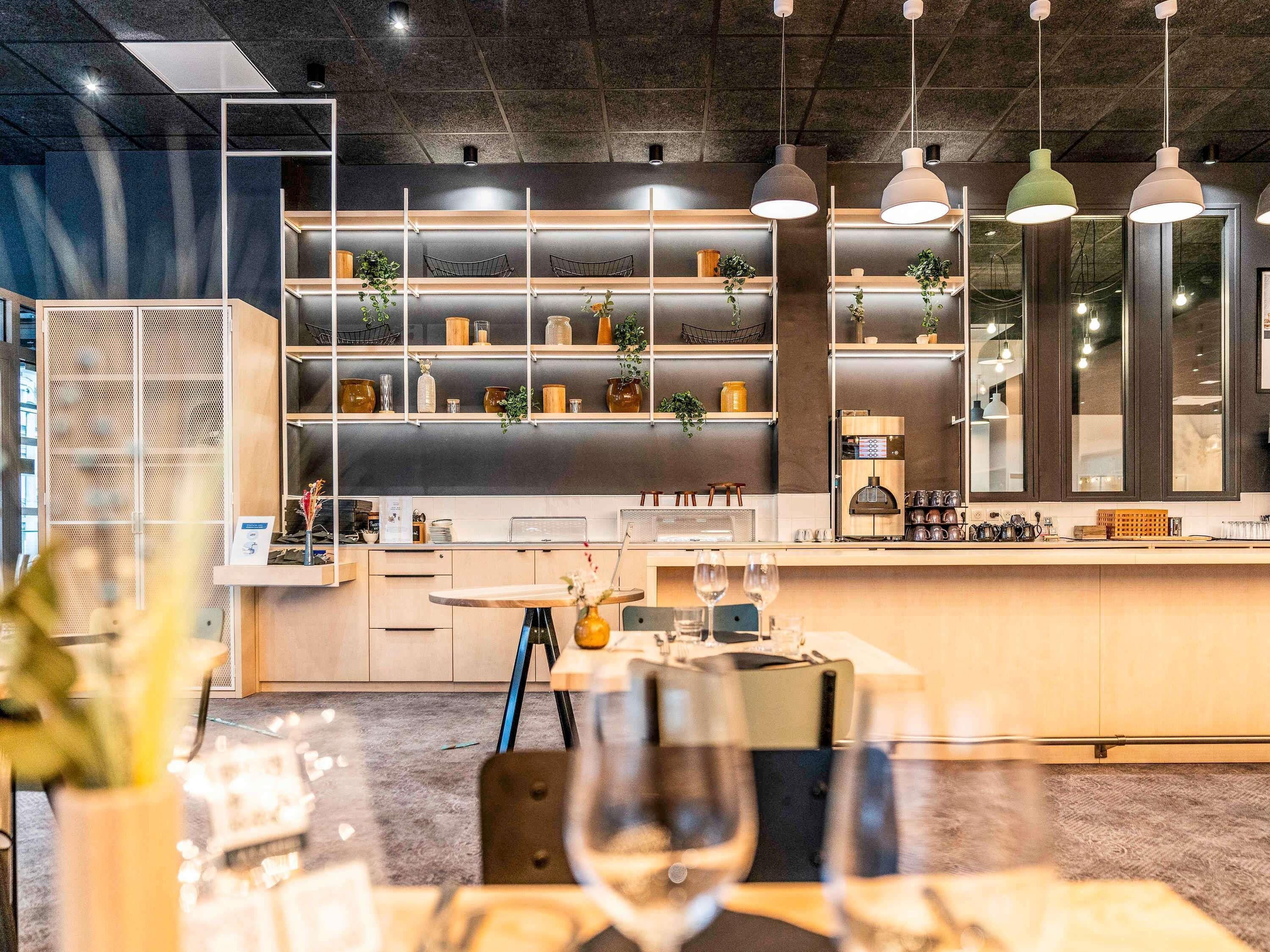 lunch and dinner served