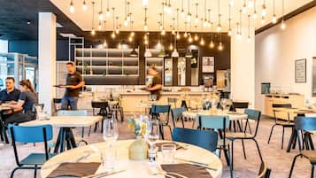 Déjeuner et dßner servis sur place