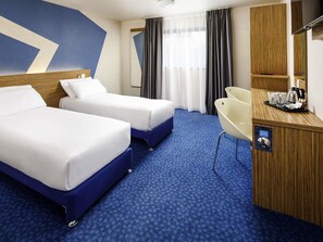 Double Room, 1 Double Bed, Accessible | Desk, laptop workspace, blackout drapes, iron/ironing board - Ibis Budget Heathrow Terminal 5 (Slough)