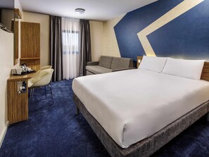 Standard Room, 1 Double Bed with Sofa bed (Family) | Desk, laptop workspace, blackout drapes, iron/ironing board - Ibis Budget Heathrow Terminal 5 (Slough)